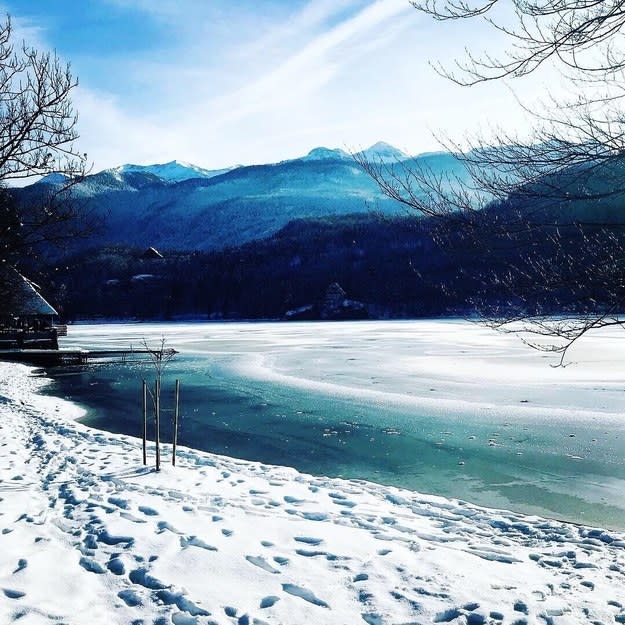 <div><p>"It's beautiful in winter, and the ski center has a gondola with a view over the lake the entire way up. <b>Also the sunsets in Lake Bohinj are just gorgeous.</b>" </p><p>—<a href="https://www.buzzfeed.com/amywinchester" rel="nofollow noopener" target="_blank" data-ylk="slk:amywinchester" class="link ">amywinchester</a></p></div><span><a href="https://www.buzzfeed.com/amywinchester" rel="nofollow noopener" target="_blank" data-ylk="slk:buzzfeed.com" class="link ">buzzfeed.com</a></span>