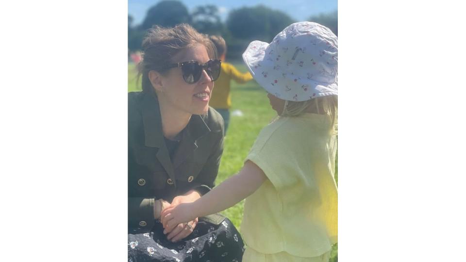 Princess Beatrice with daughter Sienna in a sun hat