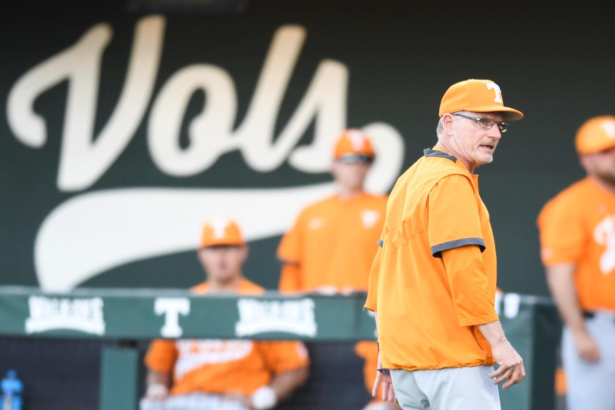 Tony Vitello explains how Tennessee baseball kept Frank Anderson after  Texas courtship