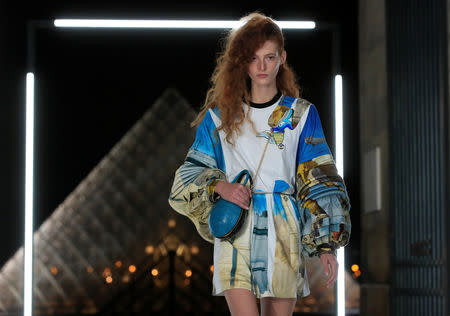 See the complete Louis Vuitton Spring 2018 Ready-to-Wear collection.