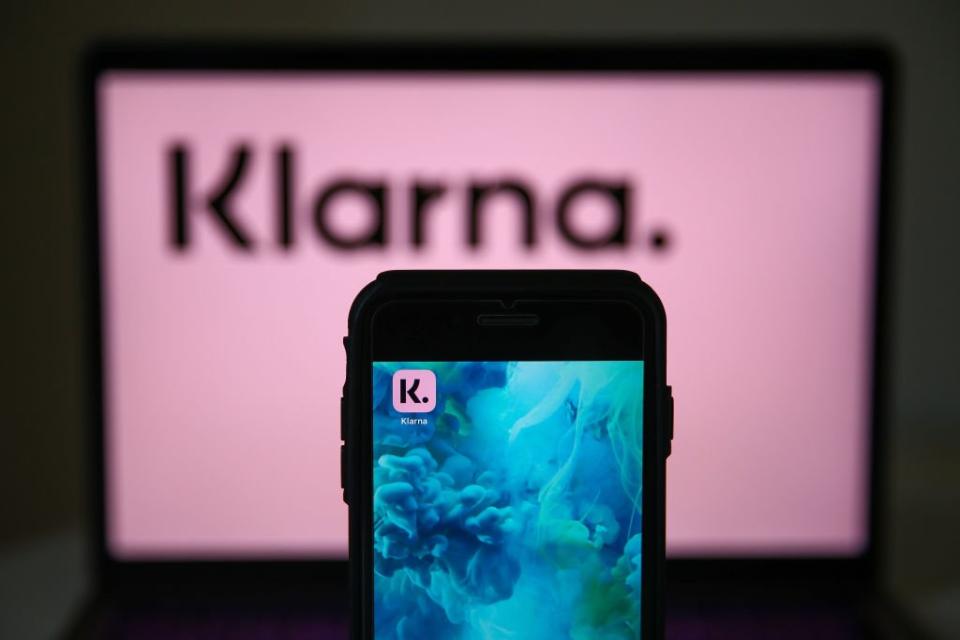 Das schwedische Fintech Klarna ist mit 800 Mitarbeitern in Deutschland stark vertreten.  - Copyright: Hollie Adams/Bloomberg via Getty Images