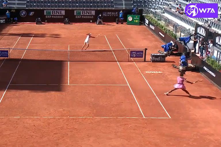 Nadia Podoroska gana un punto clave para torcerle el brazo a Serena Williams