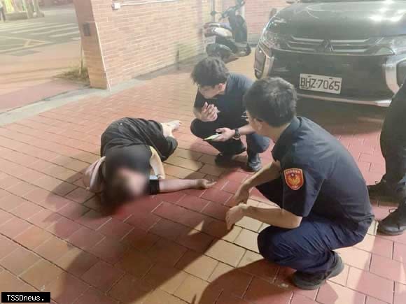 女子警所求救倒地，臺西警救護員順利救命。(記者劉春生攝)