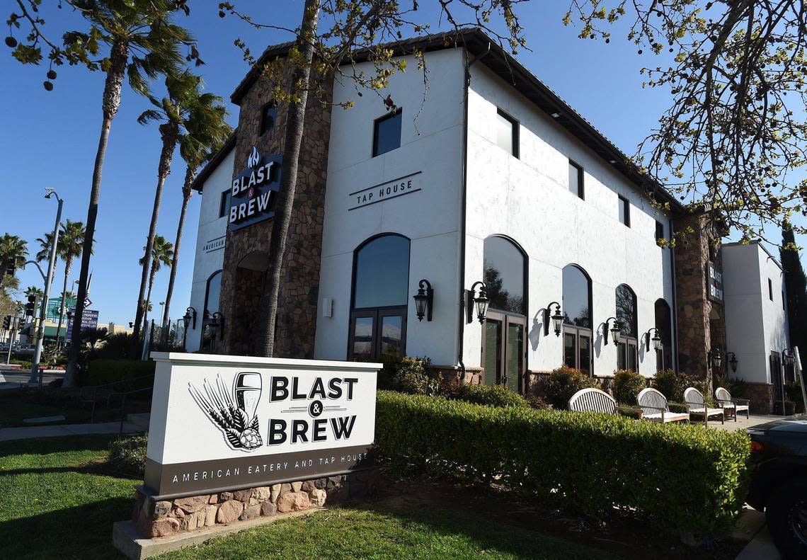 Blast & Brew, formerly Piazza Del Pane, opened in northwest Fresno near Palm and Herndon avenues in 2022. It features self-serve craft beer taps, a full bar, gourmet pizzas, sandwiches and what company president/CEO John Ferdinandi calls “sophisticated comfort food.” JOHN WALKER/jwalker@fresnobee.com