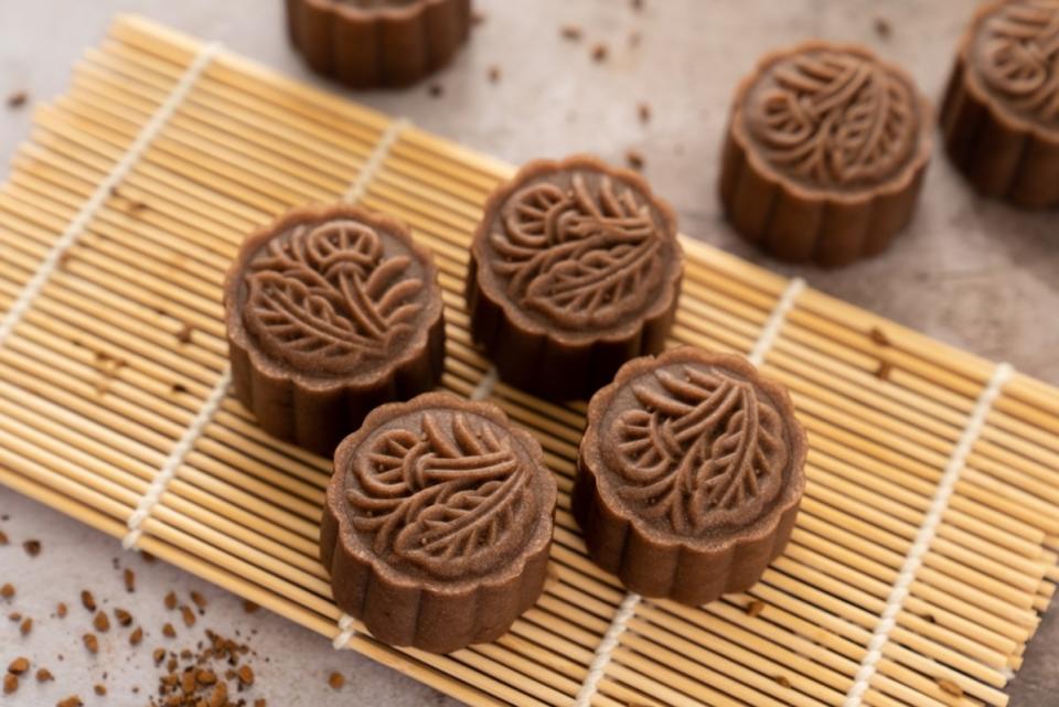 <p>Enticing Desserts</p><p>These Chocolate Nutella Jelly Mooncakes are addicting, that’s for sure, especially if you love Nutella. They are a cooling yummy dessert that you can serve anytime.</p><p><strong>Get the recipe here: <a href="https://enticingdesserts.com/chocolate-nutella-jelly-mooncakes/" rel="nofollow noopener" target="_blank" data-ylk="slk:Nutella Jelly Mooncake;elm:context_link;itc:0;sec:content-canvas" class="link ">Nutella Jelly Mooncake</a></strong></p>