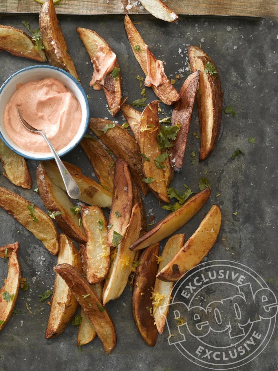 CRISPY POTATO WEDGES WITH SMOKY MAYO