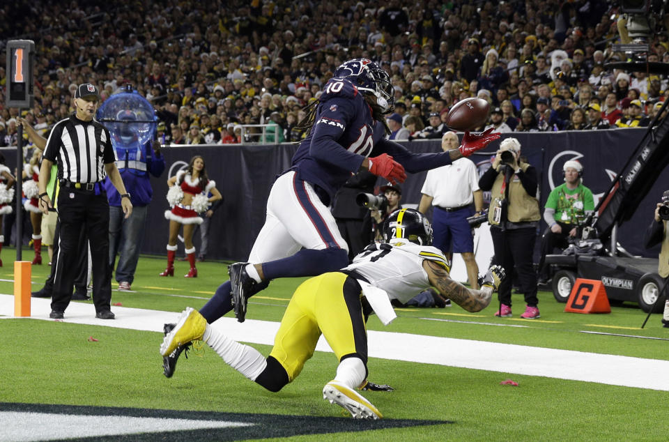 Houston Texans wide receiver DeAndre Hopkins (10) catches a pass for a touchdown against the Steelers. (AP)