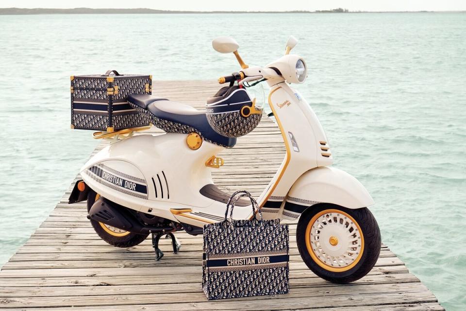 Vespa-946-Christian-Dior-2.jpg