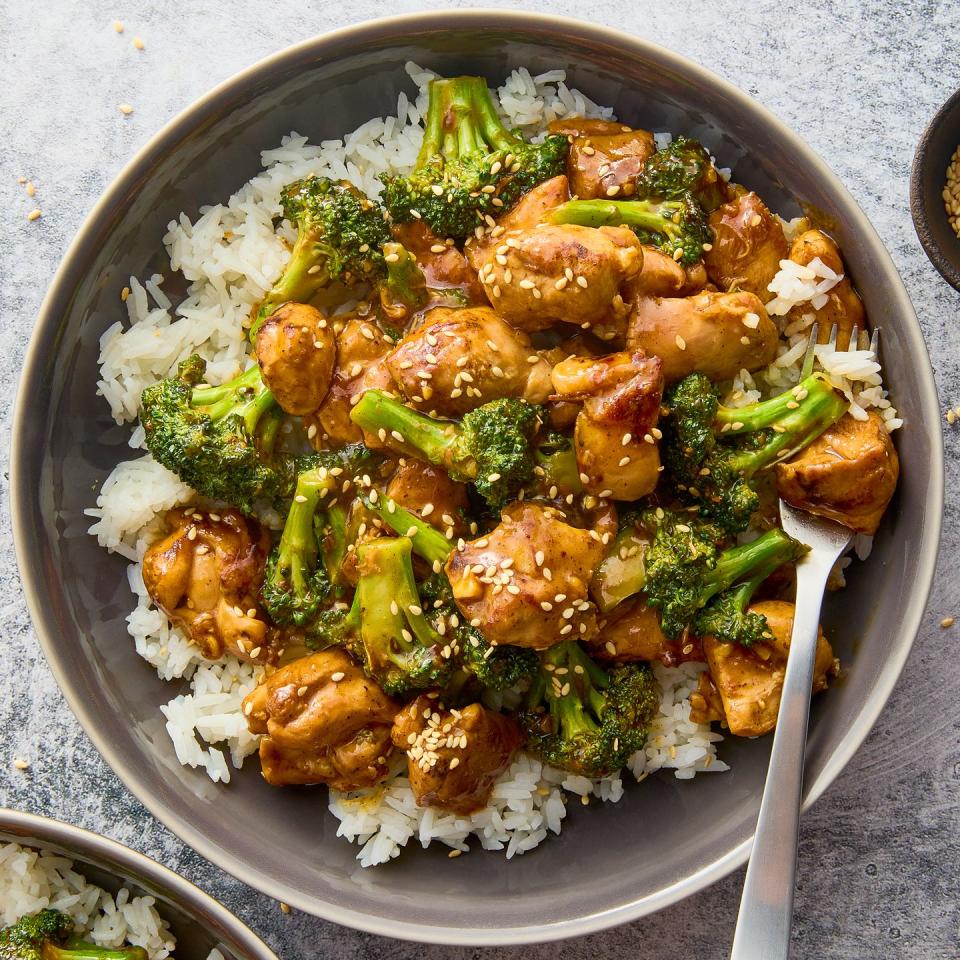 stir fried pieces of chicken and broccoli