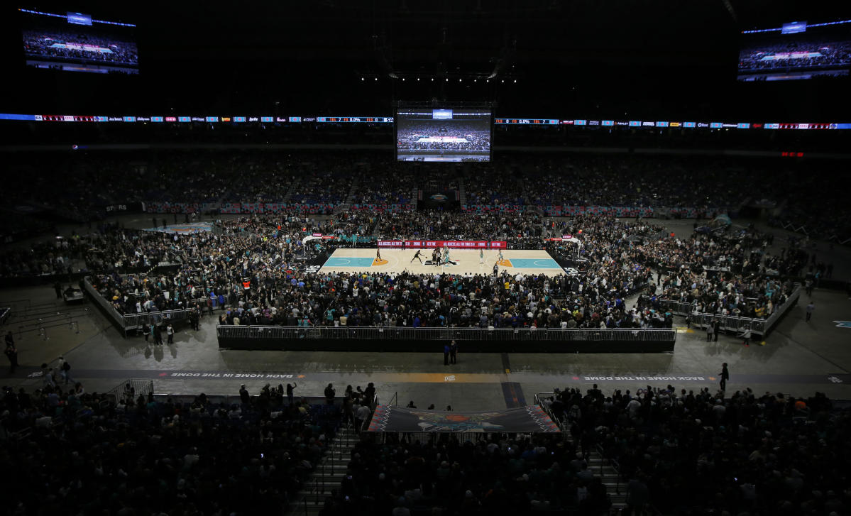 The Spurs broke the NBA attendance record with 68,323 fans at the Alamodome