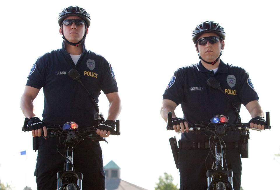 Wie hätte ein Crossover aus "Men in Black" und "21 Jump Street"  wohl ausgesehen. Eine gute Figur hätten die Polizisten Jenko (Channing Tatum) und Schmidt (Jonah Hill) neben den Männern in Schwarz sicher gemacht. (Bild: ddp/interTOPICS / LMK Media)