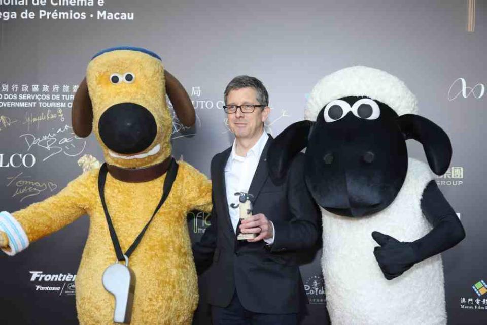 Paul Kewley accompanied by the one and only Shaun the Sheep and Bitzer on the red carpet for the IFFAM Farmageddon gala. ― Picture courtesy of IFFAM