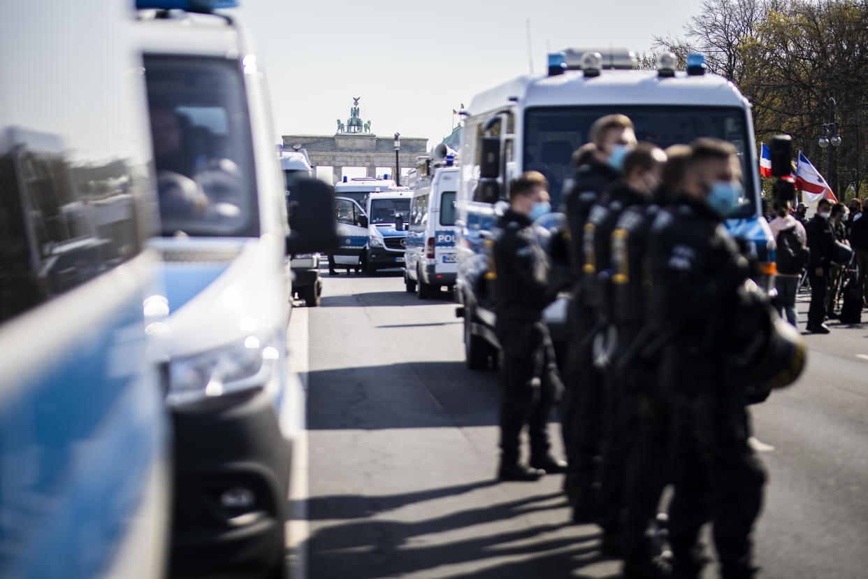 Polizei löst Demo von Corona-Kritikern in Berlin auf - Verstöße. (Bild: Florian Gaertner/Photothek via Getty Images)