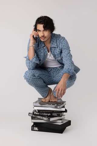 <p>Shoot by @rodorigelfoto/ Styling: @rodrigoaalcantara @luisfsuarez/ Look @sandroparis/ JoyerÃ­a @unode50/ Lentes Zegna @zegnaofficial/ Zapatos Zegna @zegnaofficial/ Makeup artist : Leslie Corte @lesscortemakeup/ Hairstylist: @delia_zama/ PR: @amvarrp @anivarmorillon</p> Josh Gutierrez