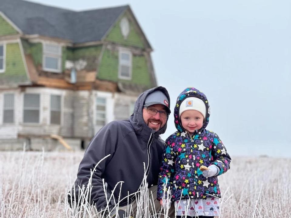 Eddie Flores and his eldest daughter.