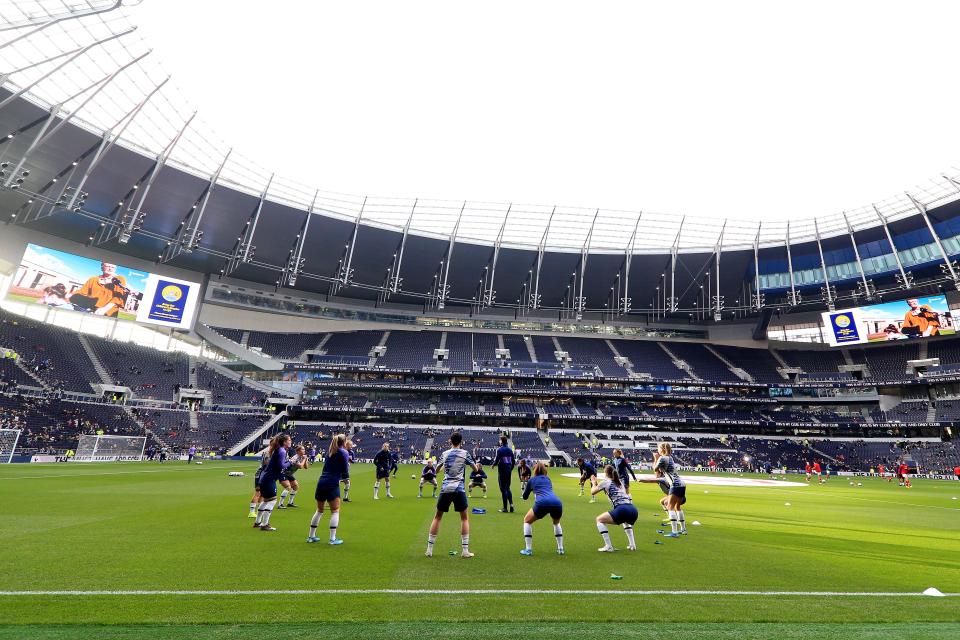 LONDON, ENGLAND - NOVEMBER 17: Tottenham Hotspur players warm up during the Barclays FA Women's Super League match between Tottenham Hotspur and Arsenal at Tottenham Hotspur Stadium on November 17, 2019 in London, United Kingdom. (Photo by Tottenham Hotspur FC/Tottenham Hotspur FC via Getty Images)