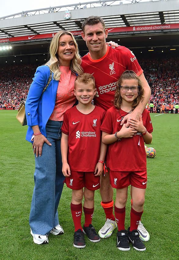 James Milner con su esposa e hijos