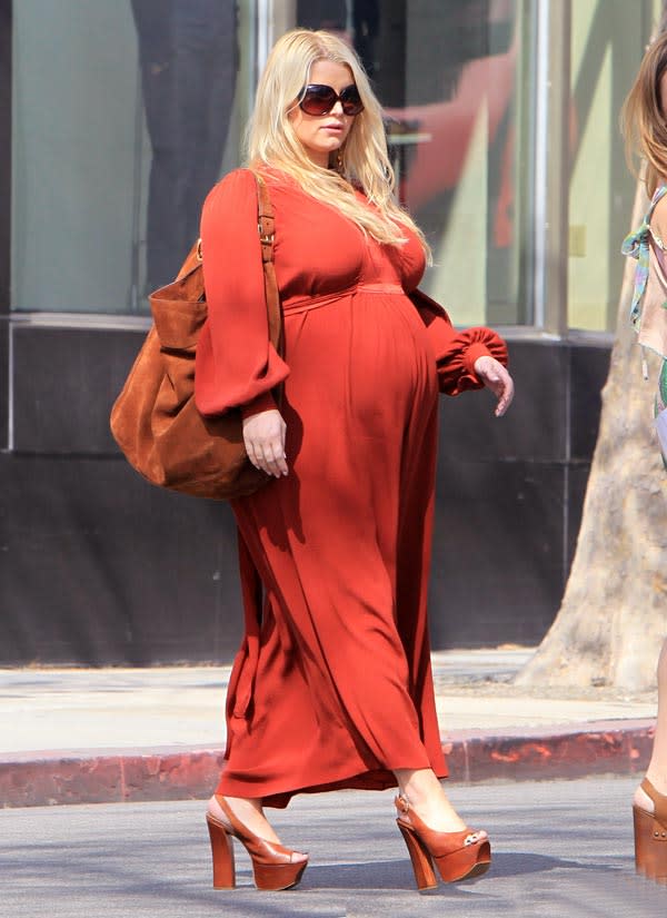 Jessica Simpson Embraces Pregnancy At NY Toy Store