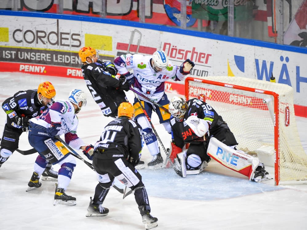 Das erste Finale zwischen den Fischtown Pinguins und den Eisbären Berlin (IMAGO/nordphoto gmbh / Rojahn)