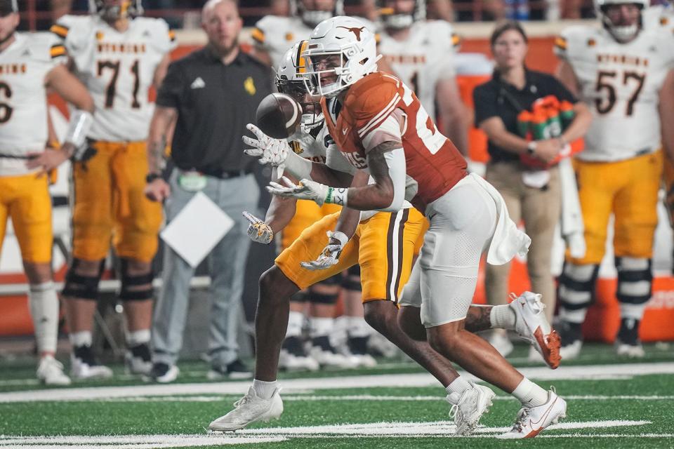 Texas Longhorns defensive back Jerrin Thompson (28) intercepts the ball from Wyoming Cowboys wide receiver Ayir Asante (5) during the Texas Longhorns’ game against the Wyoming Cowboys, Saturday, Sept. 16 at Darrell K Royal–<a class="link " href="https://sports.yahoo.com/ncaaf/teams/texas/" data-i13n="sec:content-canvas;subsec:anchor_text;elm:context_link" data-ylk="slk:Texas;sec:content-canvas;subsec:anchor_text;elm:context_link;itc:0">Texas</a> Memorial Stadium in Austin. Thompson went on to score a touchdown.