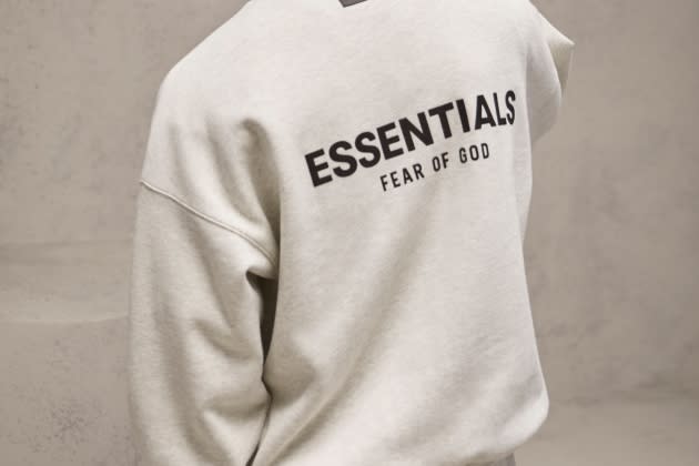 Fear of God Essentials T Shirt Light Grey Heather Grey – The Luxury Shopper