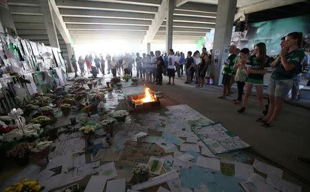 Fans of Brazilian soccer team Chapecoense pay tribute to Chapecoense's players who died in a plane crash in the in the Colombian jungle, at the Arena Conda stadium in Chapeco, Brazil, December 2, 2016. REUTERS/Paulo Whitaker