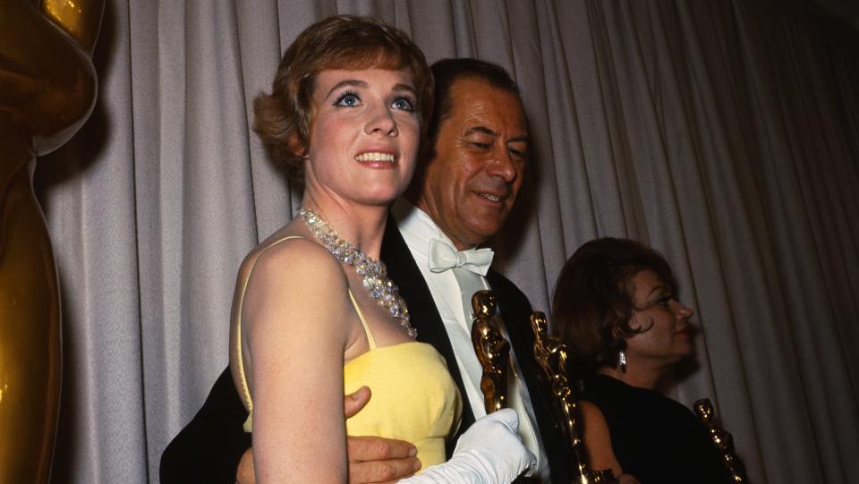 Julie Andrews holding the Oscar that she won for Mary Poppins, flanked by fellow winners Rex Harrison and Lila Kedrova. (Getty)