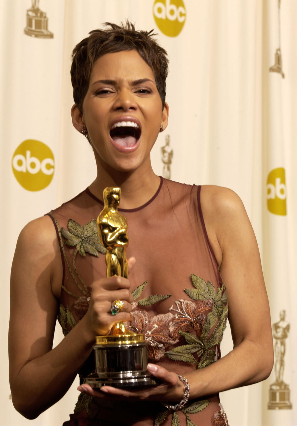 <p>2002 – HALLE BERRY – ENTERTAINMENT – First African-American woman to win the Academy Award for Best Actress. — Halle Berry poses with her ‘Actress in a Leading Role’ Oscar for ‘Monster’s Ball’ at the Kodak Theater in Hollywood, California on March 25, 2002. (Steve Granitz/WireImage via Getty Images) </p>
