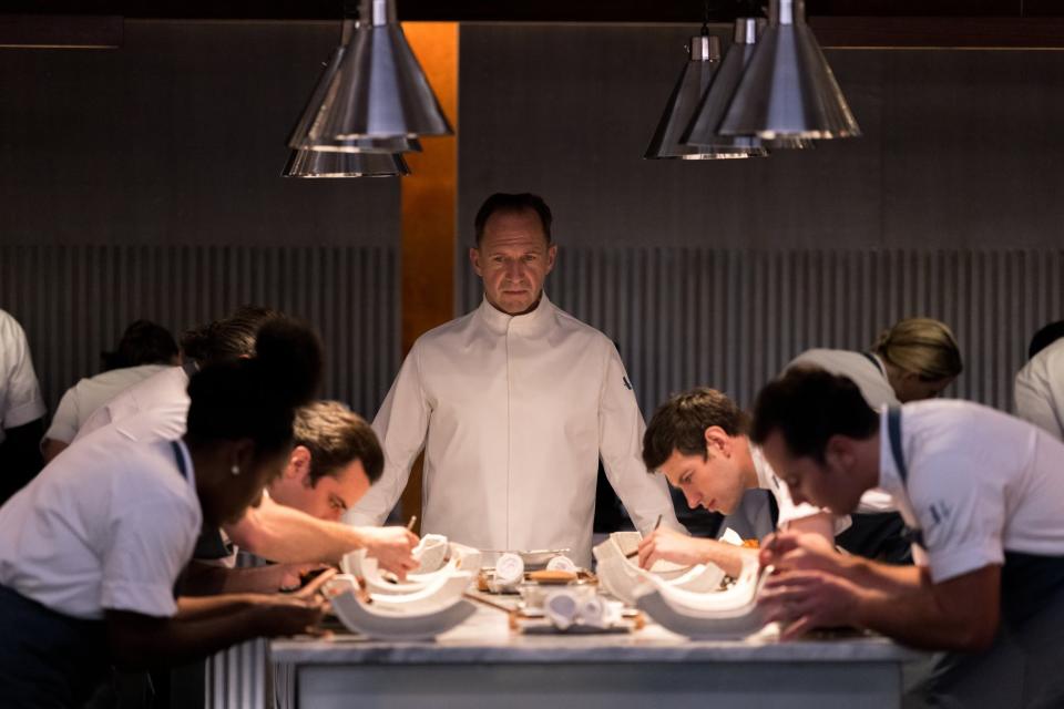 THE MENU, Ralph Fiennes (center), 2022. ph: Eric Zachanowich / © Searchlight Pictures / Courtesy Everett Collection