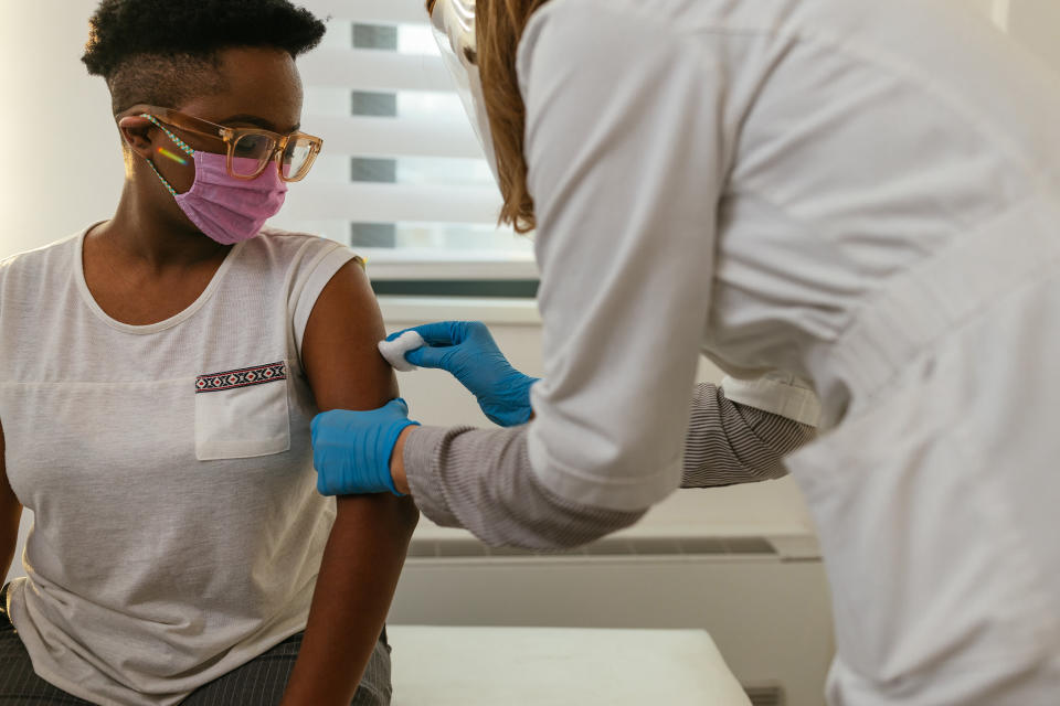 Vaccines need to be distributed to the population quickly in order to evade more coronavirus variants. (Photo: Dimensions via Getty Images)