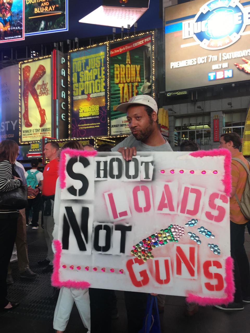 GAG is &ldquo;committed to nonviolently breaking the gun industry&rsquo;s chain of death&mdash;investors, manufacturers, the NRA and politicians who block strong gun laws.&rdquo;&nbsp; (Photo: Sue Brisk)