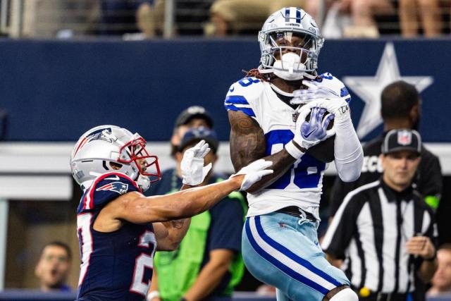 Dallas Cowboys quarterback Dak Prescott (4) celebrates with wide receiver  CeeDee Lamb (88) afte …