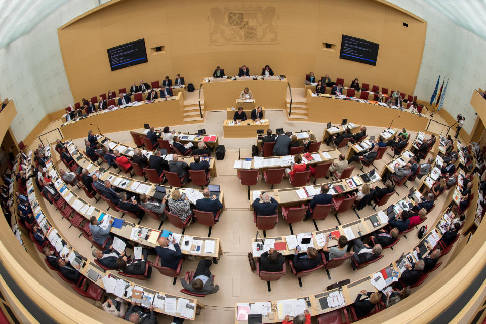 Der bayerische Landtag wird deutlich bunter als zuvor (Bild: dpa)