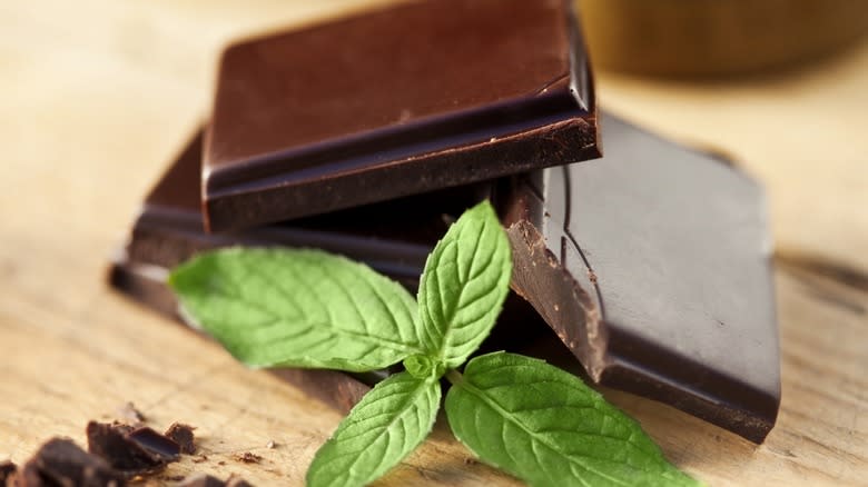 Chocolate pieces and fresh mint leaves