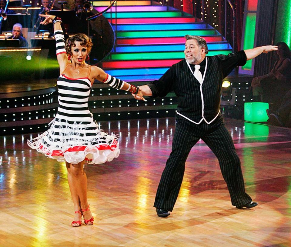 Steve Wozniak and Karina Smirnoff perform the Samba to "Jump In The Line (Shake, Senora)" by Harry Belafonte on "Dancing with the Stars."