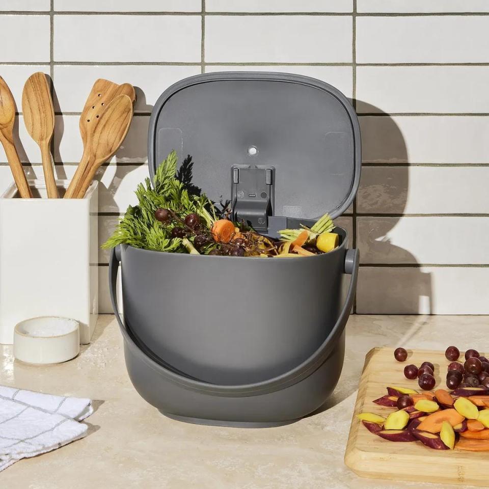 6) Five Two Down-to-Earth Compost Bin