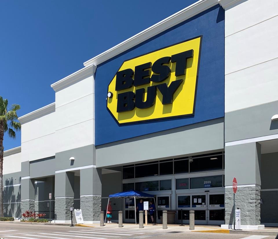 Best Buy stores close at 6 p.m. on New Year's Eve.