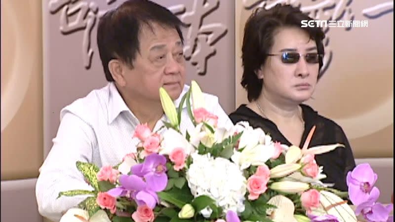 洪文棟曾傳出和楊麗花分居協議離婚。