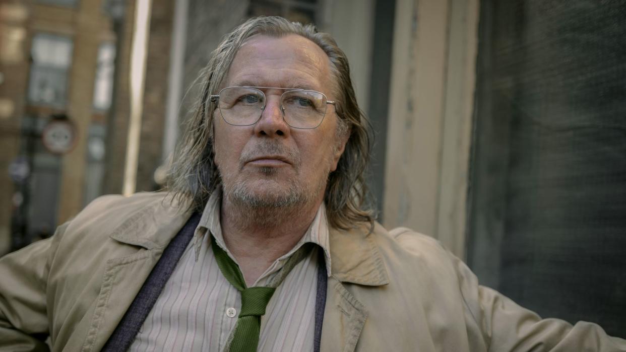  Gary Oldman in Slow Horses. 