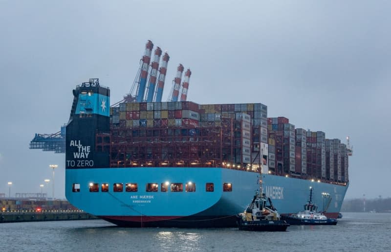 The world's first large methanol container ship, the "Ane Maersk" from shipping company Maersk, docks at the Eurogate container terminal in the Port of Hamburg. The ship is powered by so-called green methanol. The "Ane Maersk" was built by Hyundai Heavy Industries in South Korea and has a capacity of more than 16,000 standard containers (TEU). Axel Heimken/dpa
