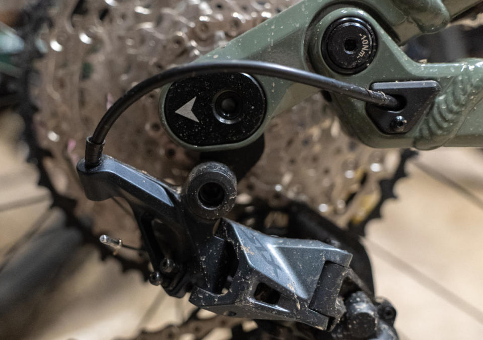 Did SRAM's UDH kill the seatstay length adjuster chip? Privateer's new 161 sacrifices compatibility with Transmission drivetrains in favor of more adjustment.<p>Photo: Cy Whitling</p>