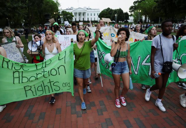 Abortion rights supporters protest near the White House. (Photo: Evelyn Hockstein via Reuters)