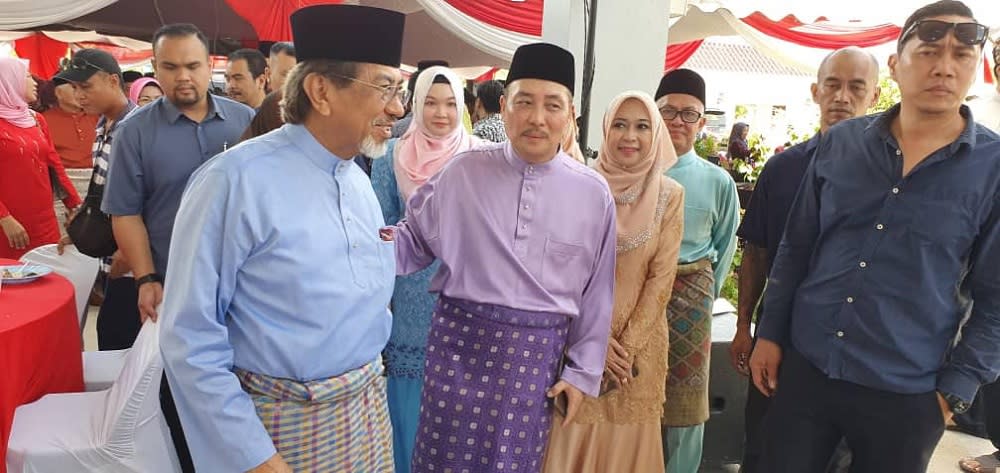 Former Sabah chief minister Tan Sri Musa Aman (left) at Sabah PPBM chief coordinator Datuk Hajiji Mohd Noor’s Hari Raya open house in Tuara June 20. 2019. — Picture by Julia Chan