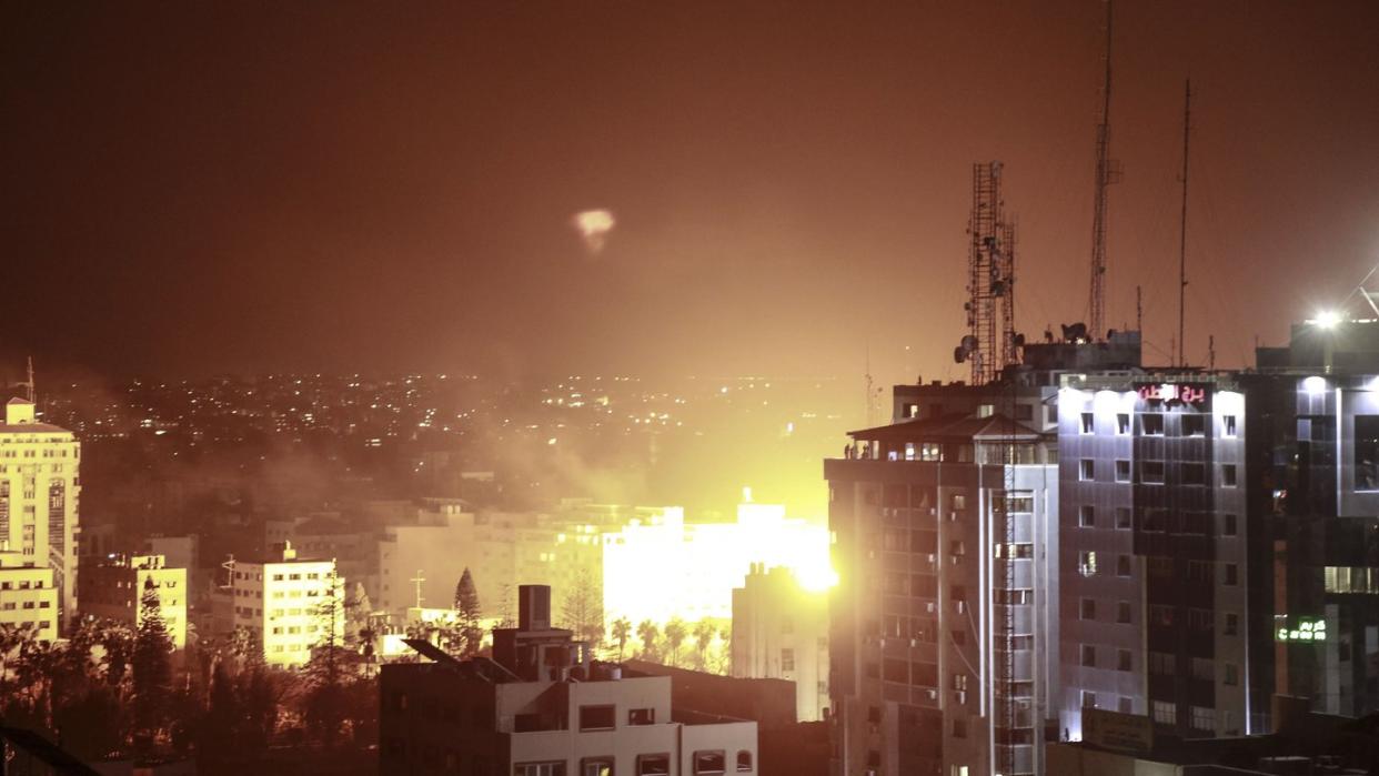 Explosion nach einem Angriff der israelischen Luftwaffe in Gaza. Foto: Mohammed Talatene