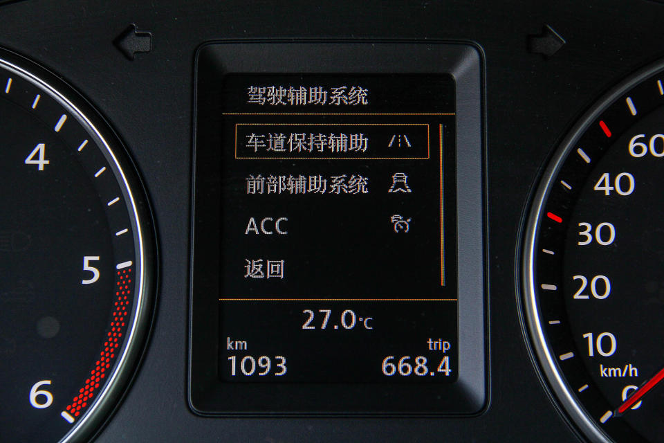 ACC 、 Front Assist 、 Lane Assist 等都是標準配備。