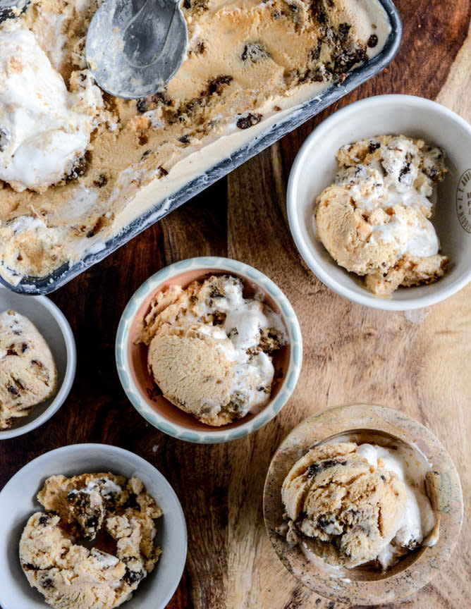 <strong>Get the <a href="http://www.howsweeteats.com/2013/11/chocolate-chip-cookies-and-cream-pumpkin-marshmallow-ice-cream/" target="_blank">Chocolate Chip Cookies and Cream Pumpkin Marshmallow Ice Cream recipe</a> from How Sweet It Is</strong>