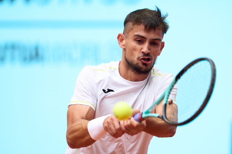 Mariano Navone sigue en su mundo de fantasía... real: estuvo a muy poco de derribar a Holger Rune, el 12º tenista del ranking, en el Masters 1000 de Madrid.