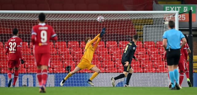 Kelleher's late save from Klaas Jan Huntelaar helped guarantee qualification as group winners