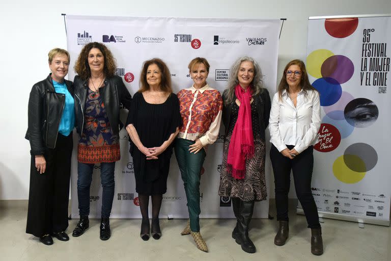 Las autoridades del festival, Annamaría Muchnik, Sabrina Farji, María Victoria Menis, Vanina Spataro, Victoria Carreras y Blanca María Monzón