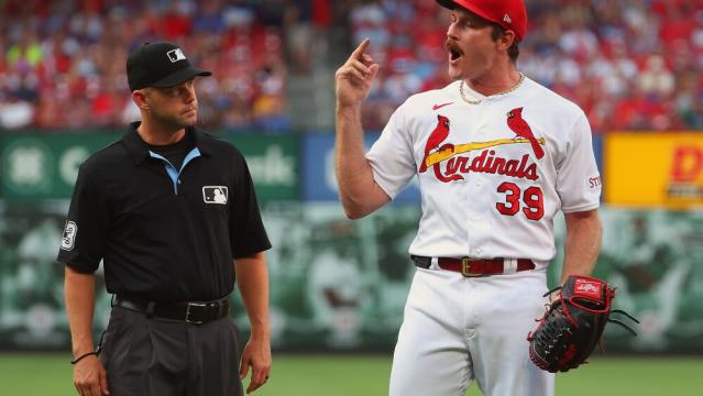 Cardinals beat Cubs after lengthy rain delay